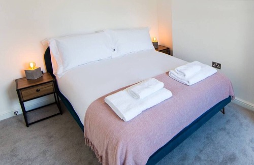 Shipley Apartment | The Hockney Suite at Salts House