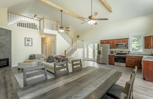 Wildwood House | The Honeysuckle - PMI Scenic City Rental