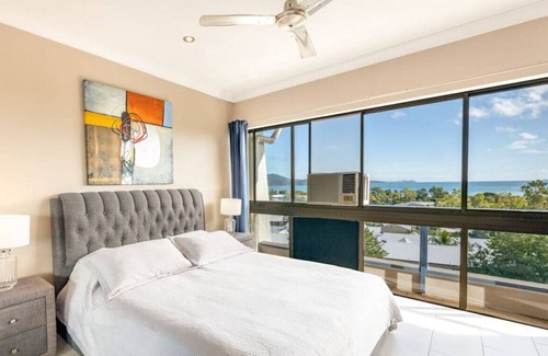 Cannonvale Apartment | The Horizon coral sea views Cannonvale