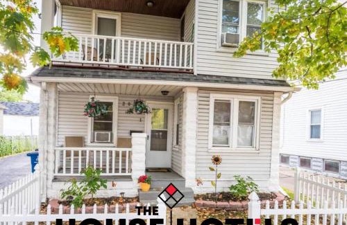Lakewood Apartment | The House Hotels - Lark 1
