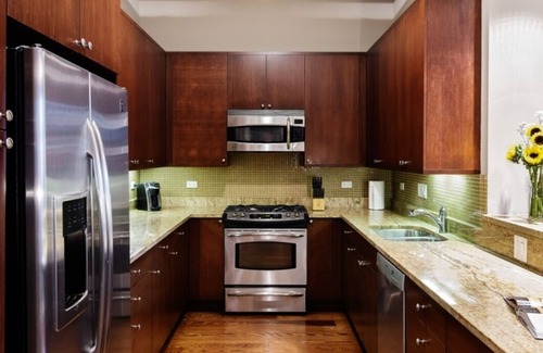 Lakeview Condo | The Inn at Wrigleyville, Beautiful New 4 Bedroom Sleeps 9