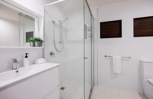 Noosa Heads House | The Islander Tropical Noosa Getaway