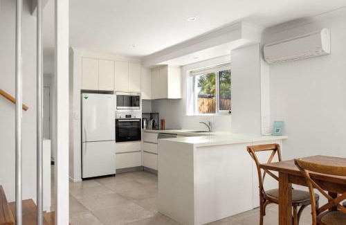 Noosa Heads House | The Islander Tropical Noosa Getaway