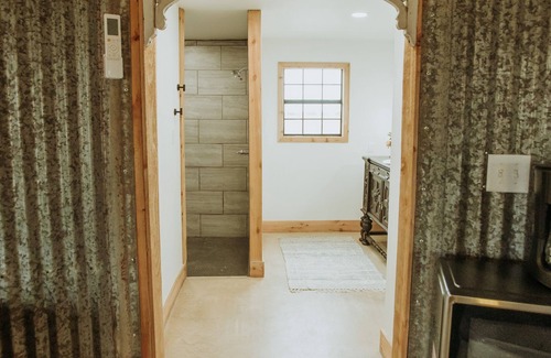 Lubbock Cottage | The Jay Bird - Standard One Room Silo