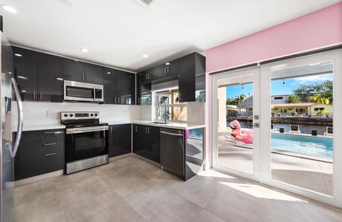 Coral Ridge Isles House | The Jungle | Pool | Disco | Location