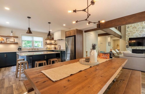 Greater Madawaska Ski Chalet | The Juniper is a Luxury Chalet in the Heart of Calabogie