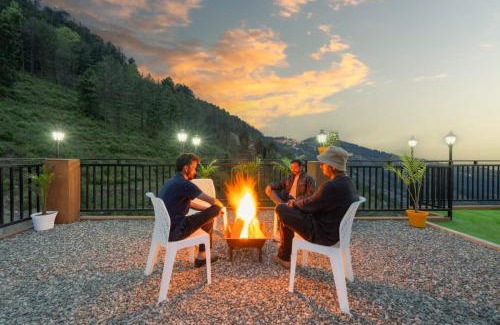 Fagu Hotel | The Kufri Uphills l Property of the year I Serviced Villa I Couple Friendly I Pvt Balcony I Open Air Terrace I Bonfire I Kufri by Exotic Stays