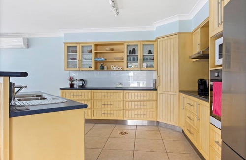 Kings Point House | The Lake House - Holiday Home