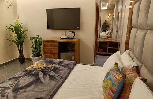 Rohtak Hotel | The Landlord Hotel