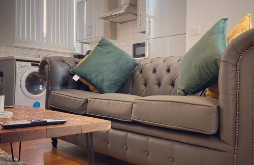 Bradford Apartment | The Law House By The Opulence - Free City Centre Parking