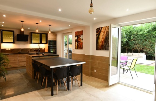 Rosny-sous-Bois House | The leaning house