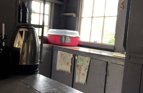 Newcastle Cabin | The Little Country House W/Private Chef