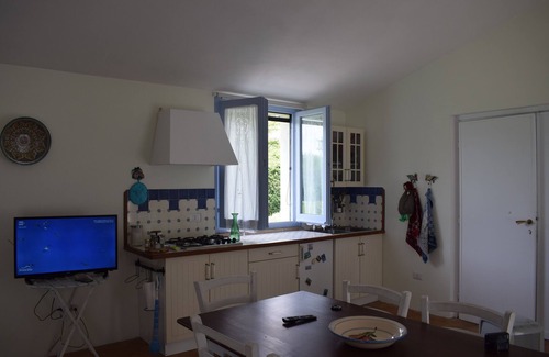 Castel Giorgio House | the little house in the green