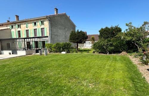 Chevanceaux Bed & Breakfast | The Little Robin