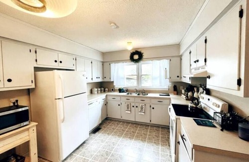 Albany House | The Little Southern Comfort