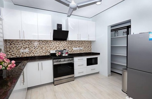 Oyibi Apartment | The Lodge at Season 52