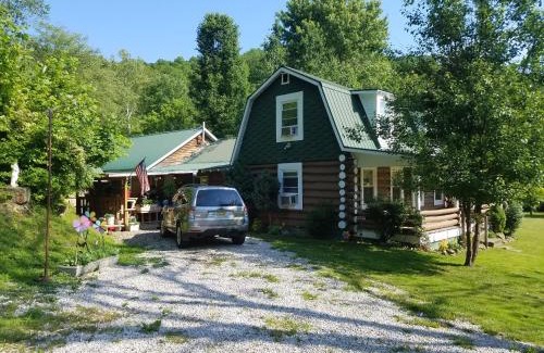 Genoa House | The Lodge - Chestnut Log Cabin & Game Room