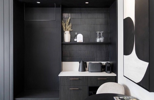 Mount Gambier Apartment | The Lodge - Room 3 - Luxury Central private Rooms, Free wifi