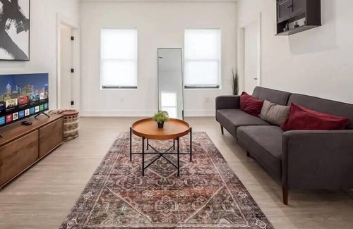 Olde Towne East Apartment | The Loft @ Columbus Center 2