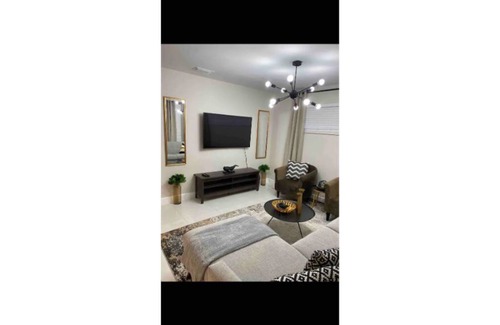 West Hollywood House | The Luxe Retreat