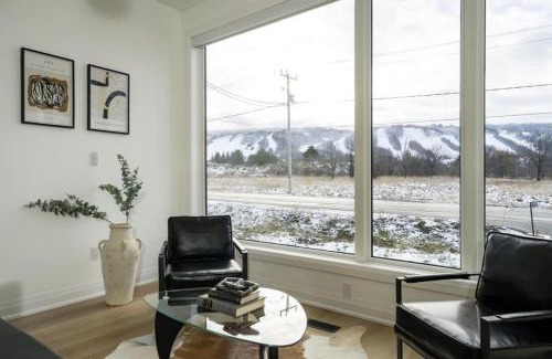 The Blue Mountains Ski Chalet | The Luxury Black Rose Chalet at The Blue Mountains for 20
