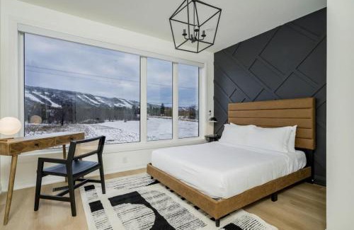 The Blue Mountains Ski Chalet | The Luxury Black Rose Chalet at The Blue Mountains for 20