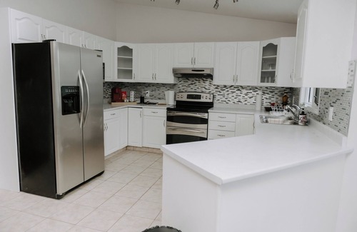 Southeast Edmonton House | The Luxury House- 5 star Homestay