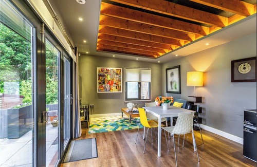 Honley Apartment | The Luxury "Shed"