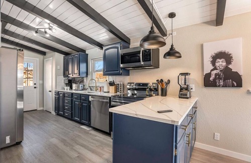 South Westminster House | The Lyric — Hot Tub | Firepit | Pet-friendly