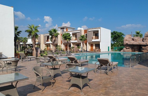 Bail Parao Apartment | The Maasai Mara Resort Corbett