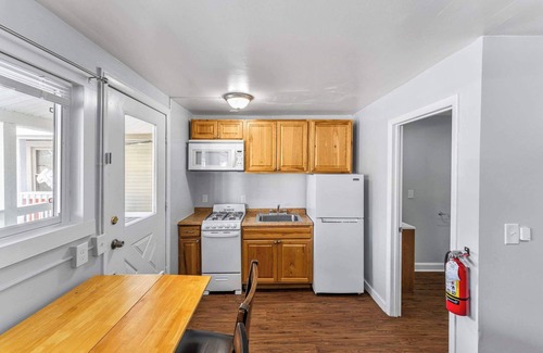 Oneonta Apartment | The Main Lineup 3 - All Star Baseball Rentals