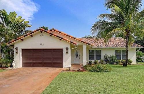 Lake Ida Shores House | The Majesty | Lux Pool & Heated Spa Tub Residence