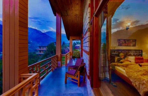 Baheri Hotel | The Manu Emerald #farmhouse #top selling cottage in manali #peaceful heritage cozy stay #lawn with bonfire #most awarded