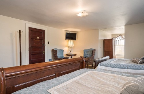 Farmington Hotel | The Marshall | Historic Victorian Inn Room