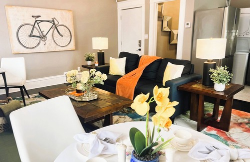 Peak's Suburban Addition House | The Meadow Calm Urban Escape