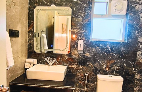 Tehri Hotel | The Mountilla