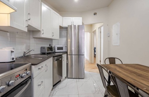 Cote-Des-Neiges—Notre-Dame-De-Grace Apartment | The NDG Nest|A Relaxing 3BR Getaway in DT MTL