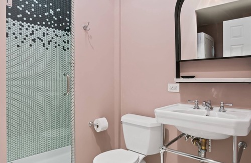 Park West Hotel | The Neighborhood Hotel - Lincoln Park 201 - One Bedroom