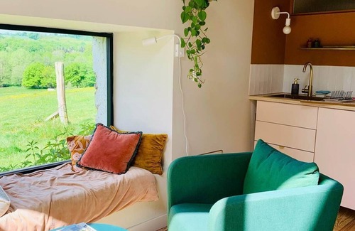 Bussieres (Yonne) Apartment | The Nest - mini-gîte with a wonderful view