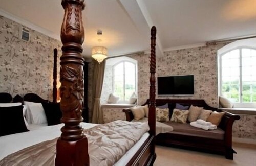 Monksilver Hotel | The Notley Arms Inn