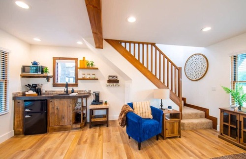 Elm Mott House | The Nuthatch Cabin 15 MIN to Magnolia Baylor