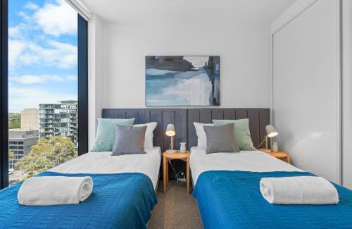 South Melbourne Apartment | The Oasis - Brand NEW 2Bedroom APT with Parking, Heated Pool and GYM