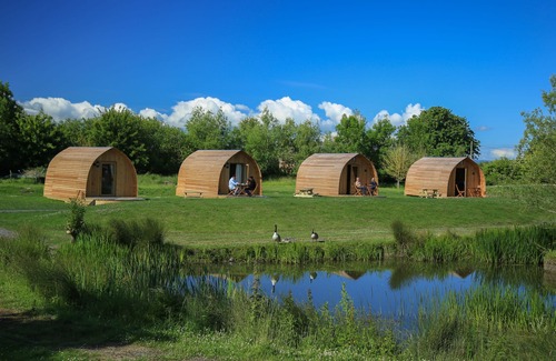 East Huntspill Apartment | The Old Oak Glamping Pod