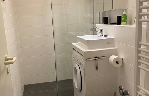 Weinheim Apartment | The old town with the market square, castle park and exotic forest are within walking distance