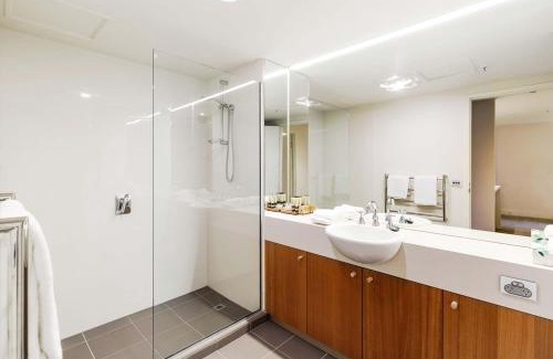 Sullivan's Cove Apartment | The Old Woolstore Apartment Hotel