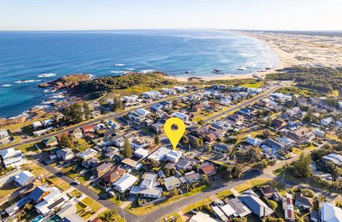 Anna Bay House | The Pacific Pearl,16 Pacific Avenue, Anna Bay - pet friendly, air con