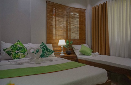 San Narciso Hotel | The Palms Resort & Bar