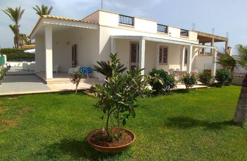 Tre Fontane House | "The Pearl of Sicily" with salt infinty pool