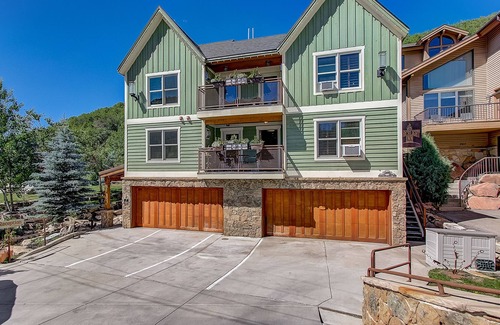 Downtown Park City Cottage | The Pearl of Park City by Avantstay Remarkable Home in Old Town w/ Hot Tub