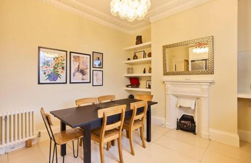 The Lane Apartment | The Peckham Hideaway - Bright 3BDR Flat